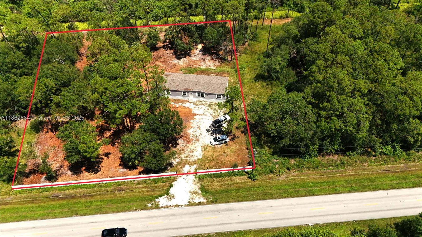 881 Woodland Blvd