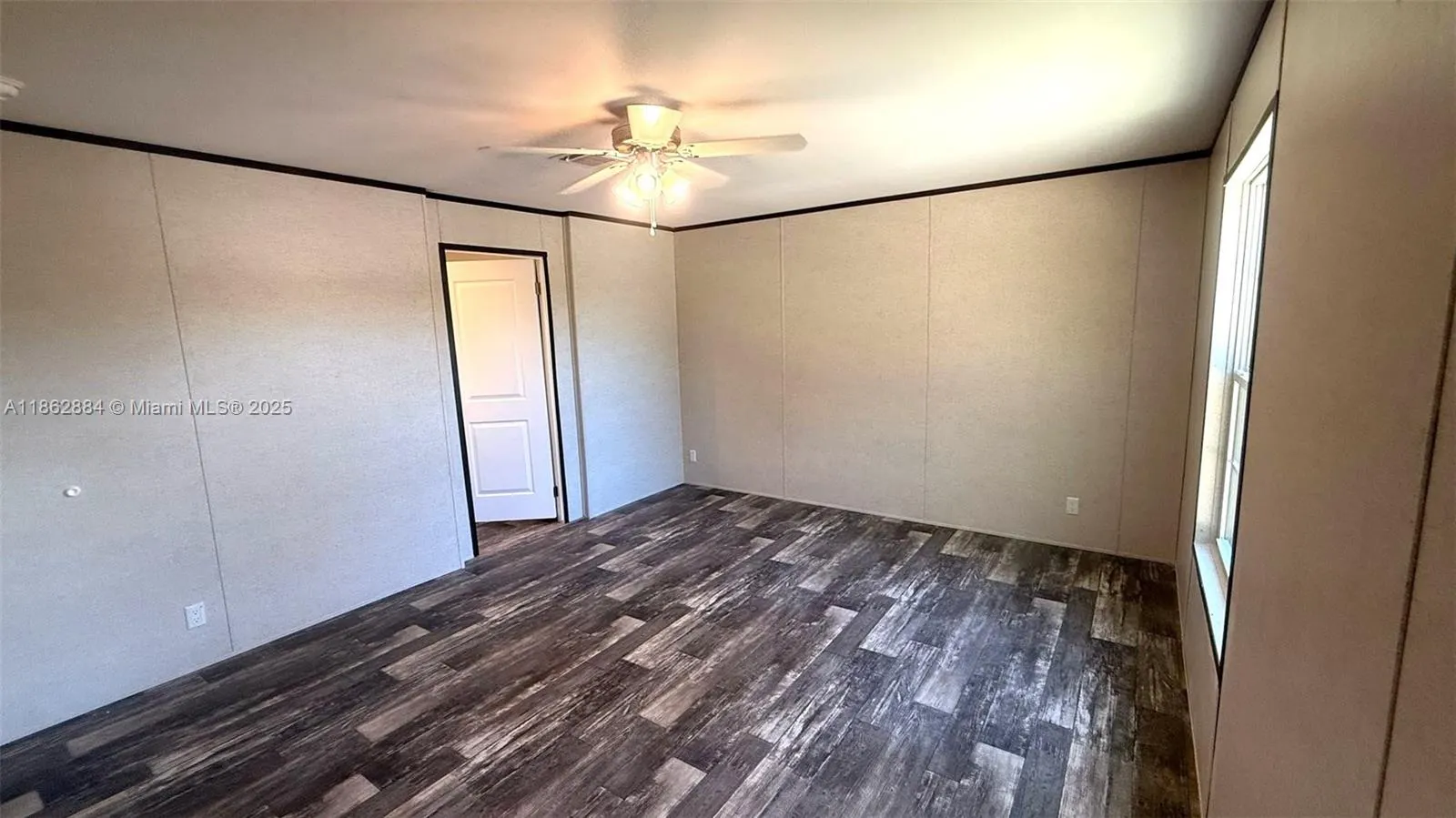 881 Woodland Blvd