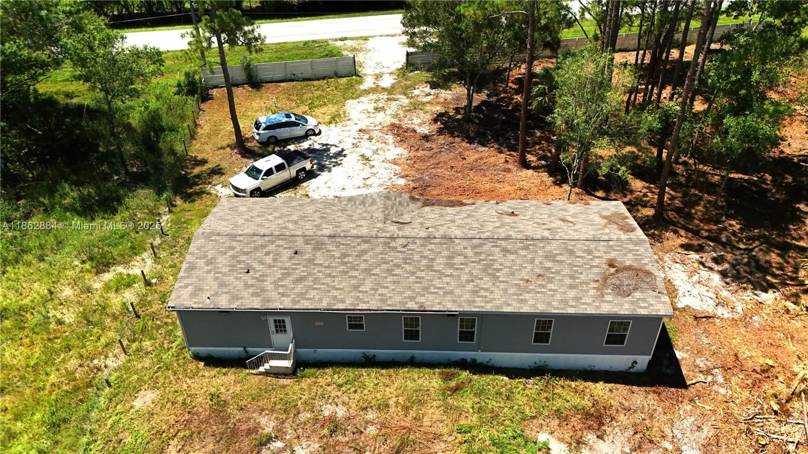 881 Woodland Blvd