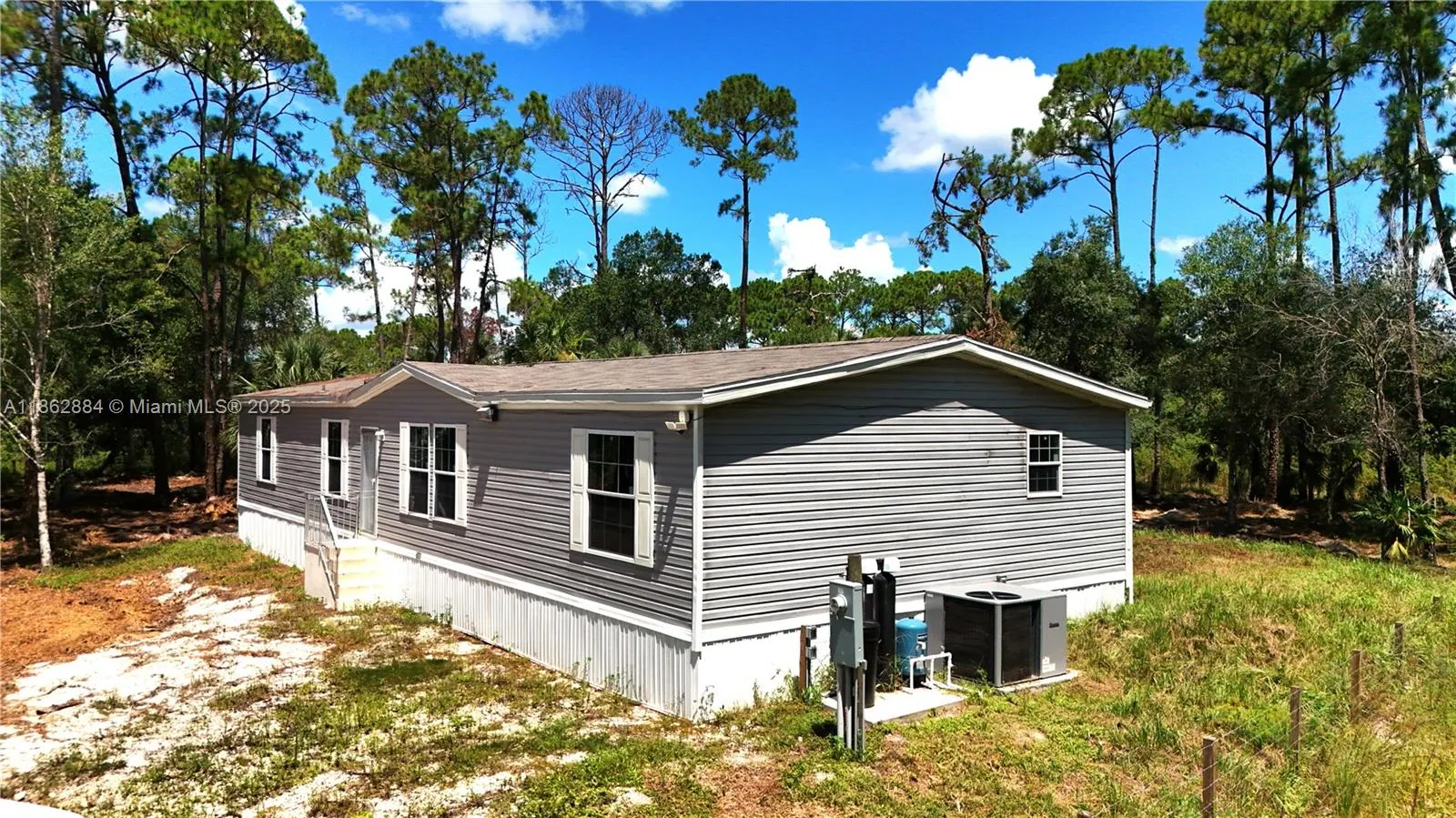 881 Woodland Blvd