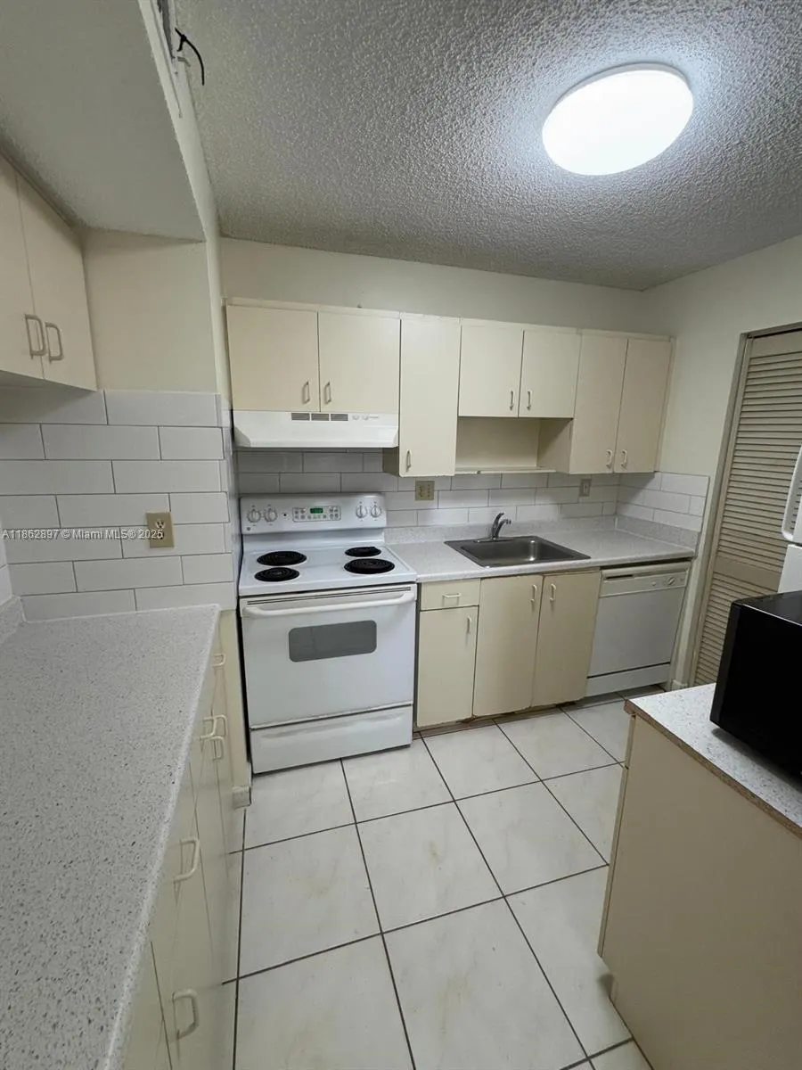 9707 Hammocks Blvd, #205