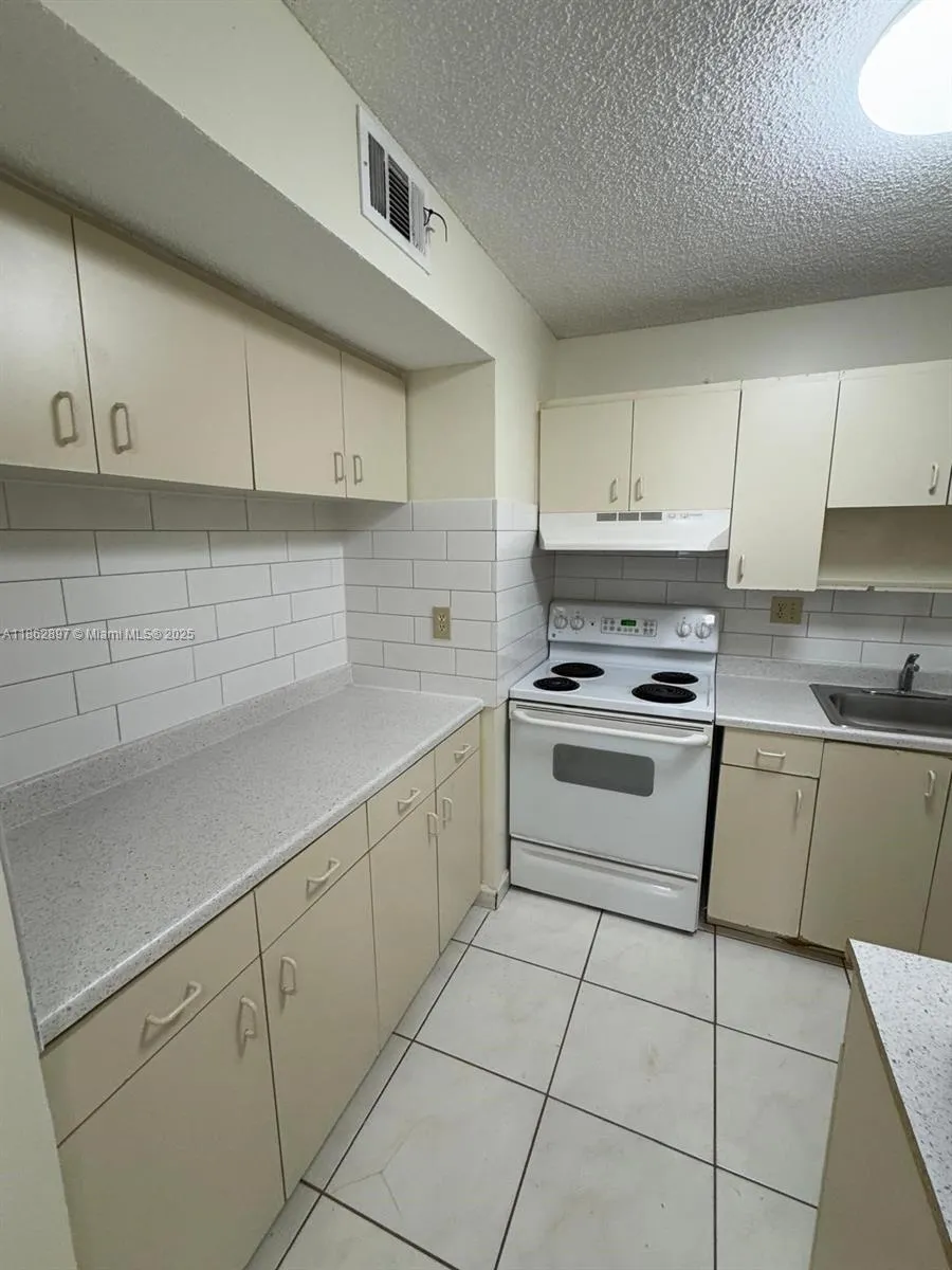 9707 Hammocks Blvd, #205