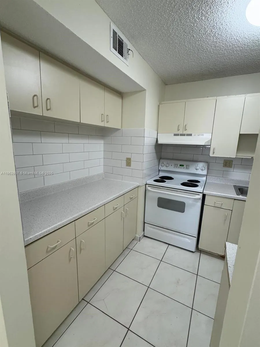 9707 Hammocks Blvd, #205