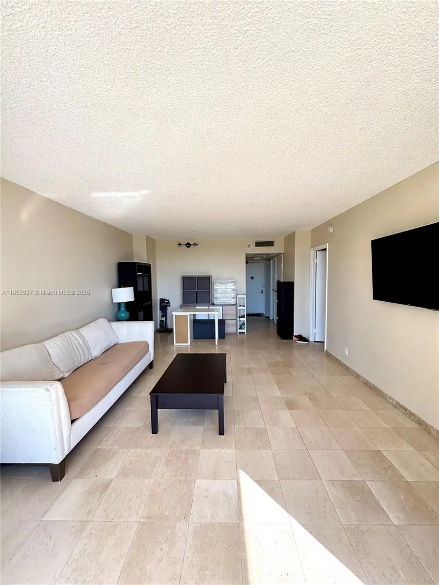 20301 W Country Club Dr, #1025