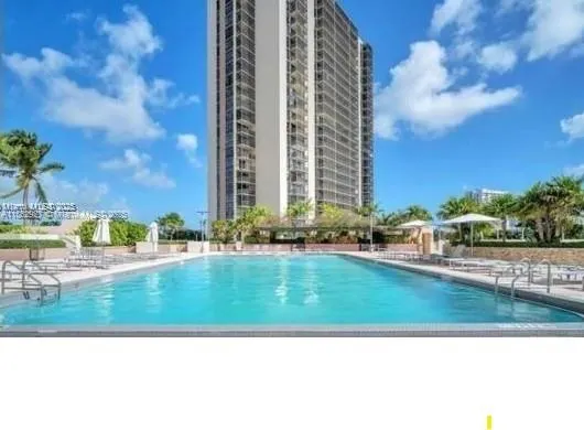 20301 W Country Club Dr, #1025