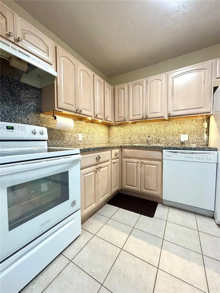 20301 W Country Club Dr, #1025