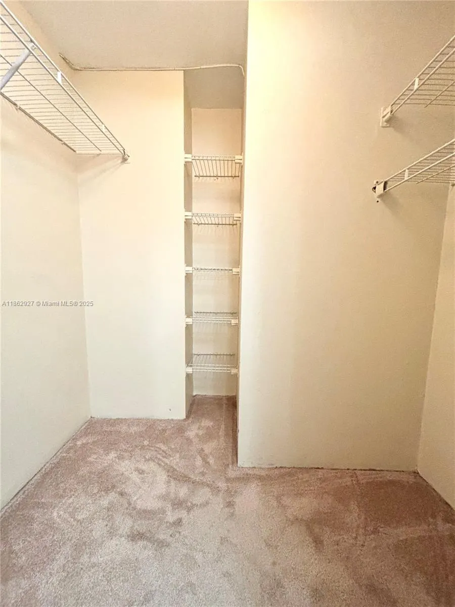 20301 W Country Club Dr, #1025