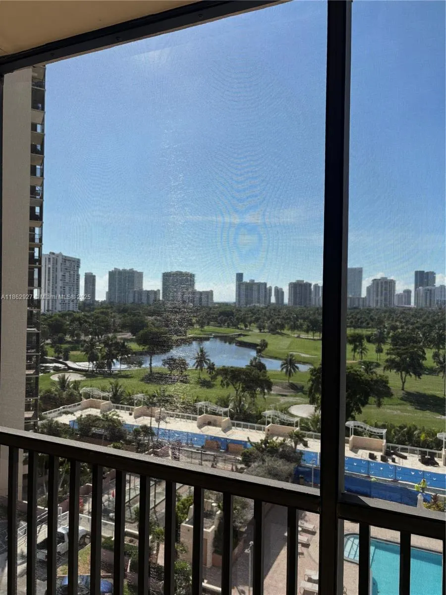 20301 W Country Club Dr, #1025