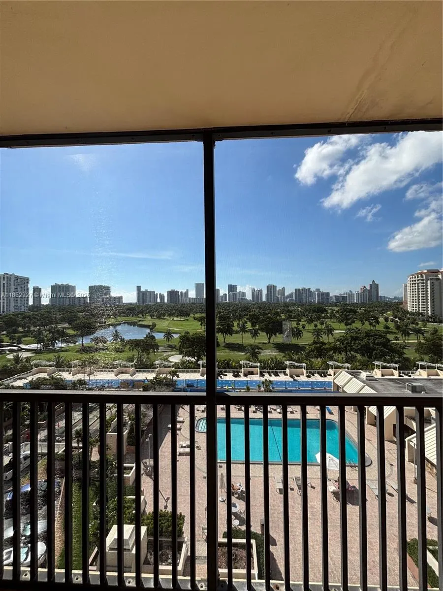 20301 W Country Club Dr, #1025