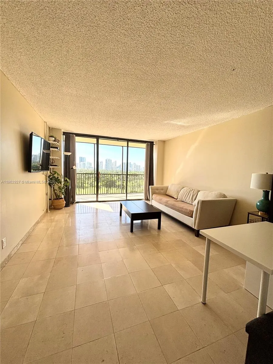 20301 W Country Club Dr, #1025