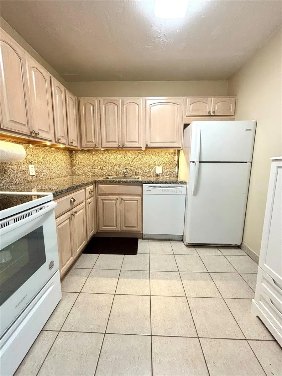 20301 W Country Club Dr, #1025