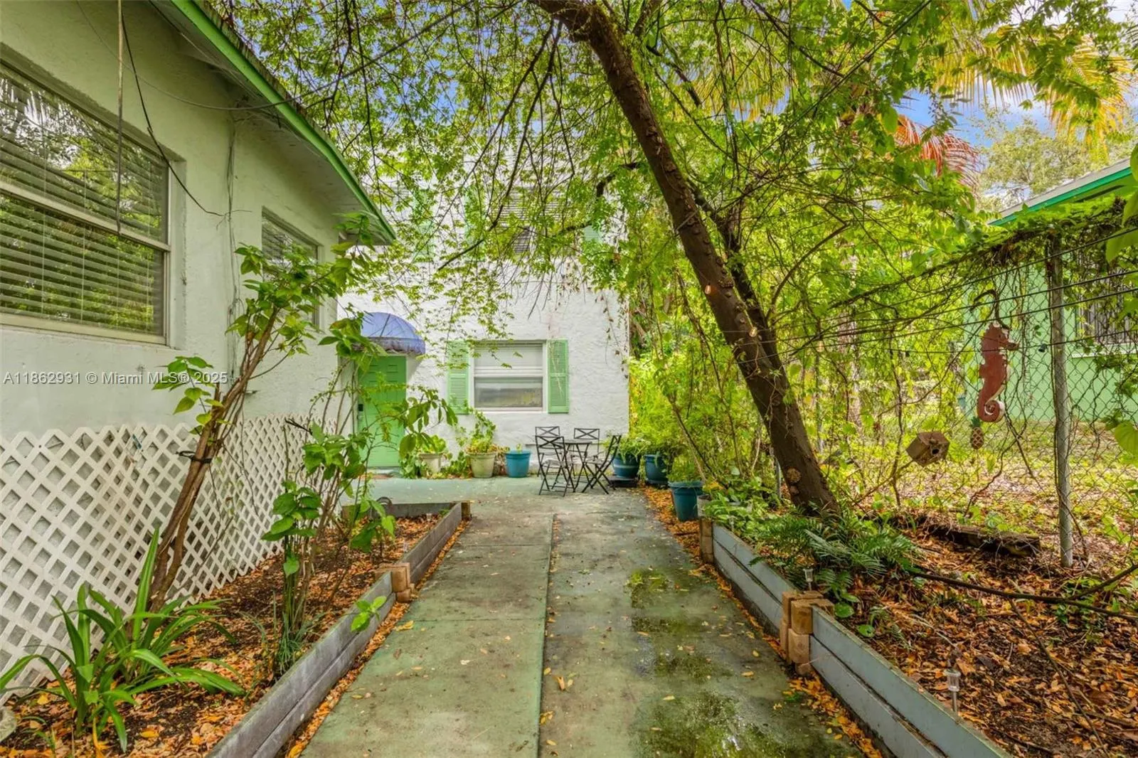 769 NW 10th St