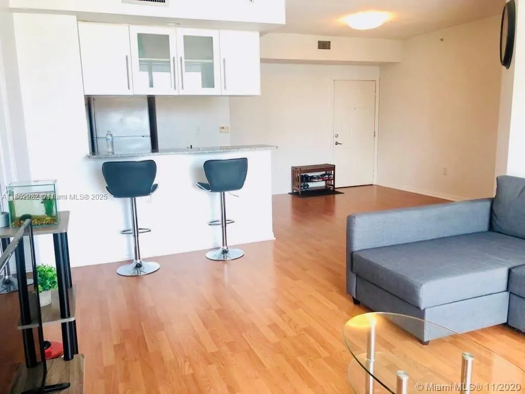 275 NE 18th St, #1105