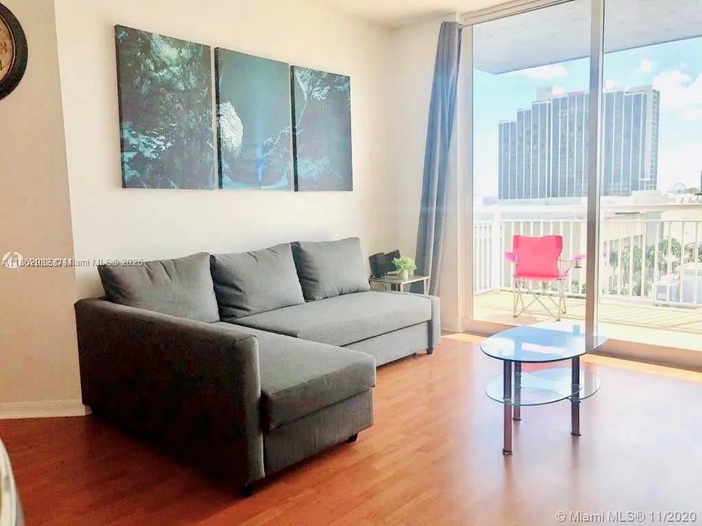 275 NE 18th St, #1105