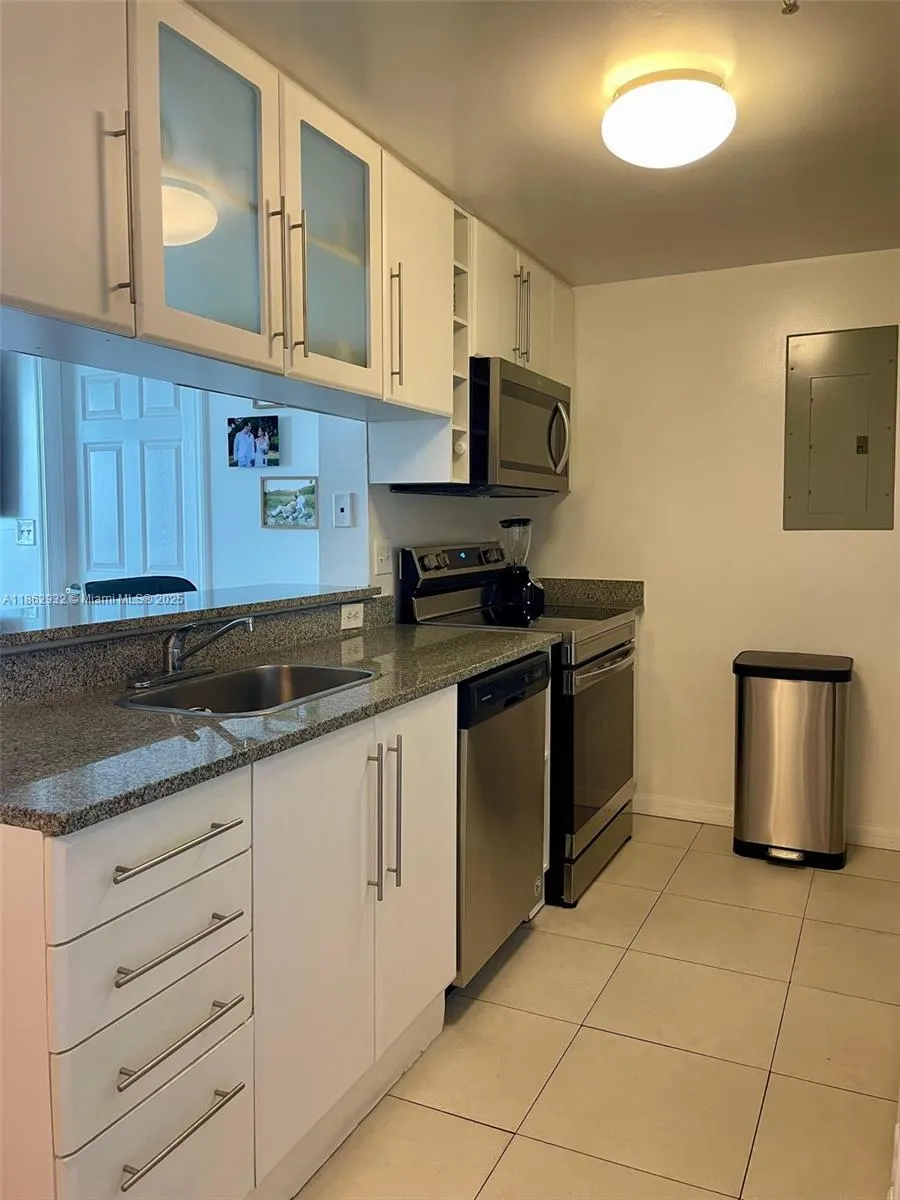 275 NE 18th St, #1105