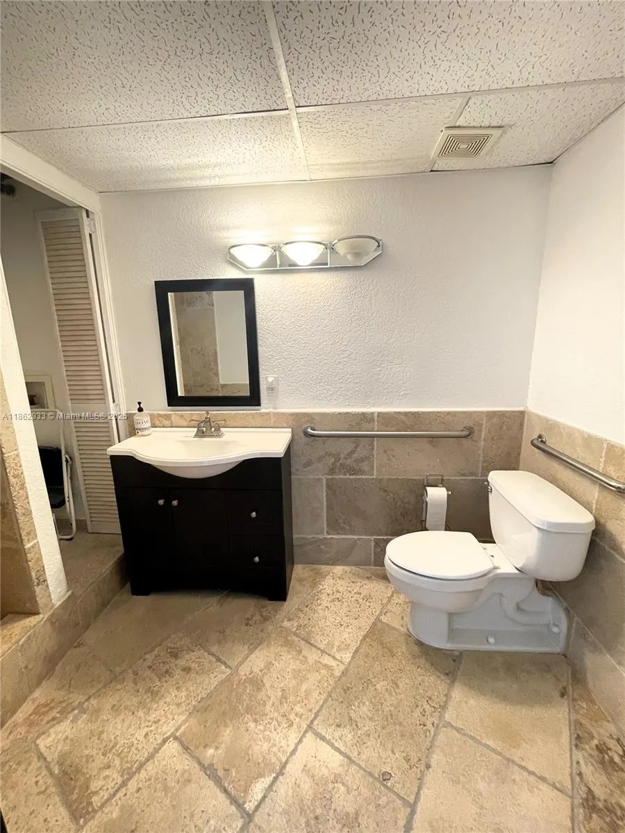 1701 SUNSET HARBOUR DR, #201