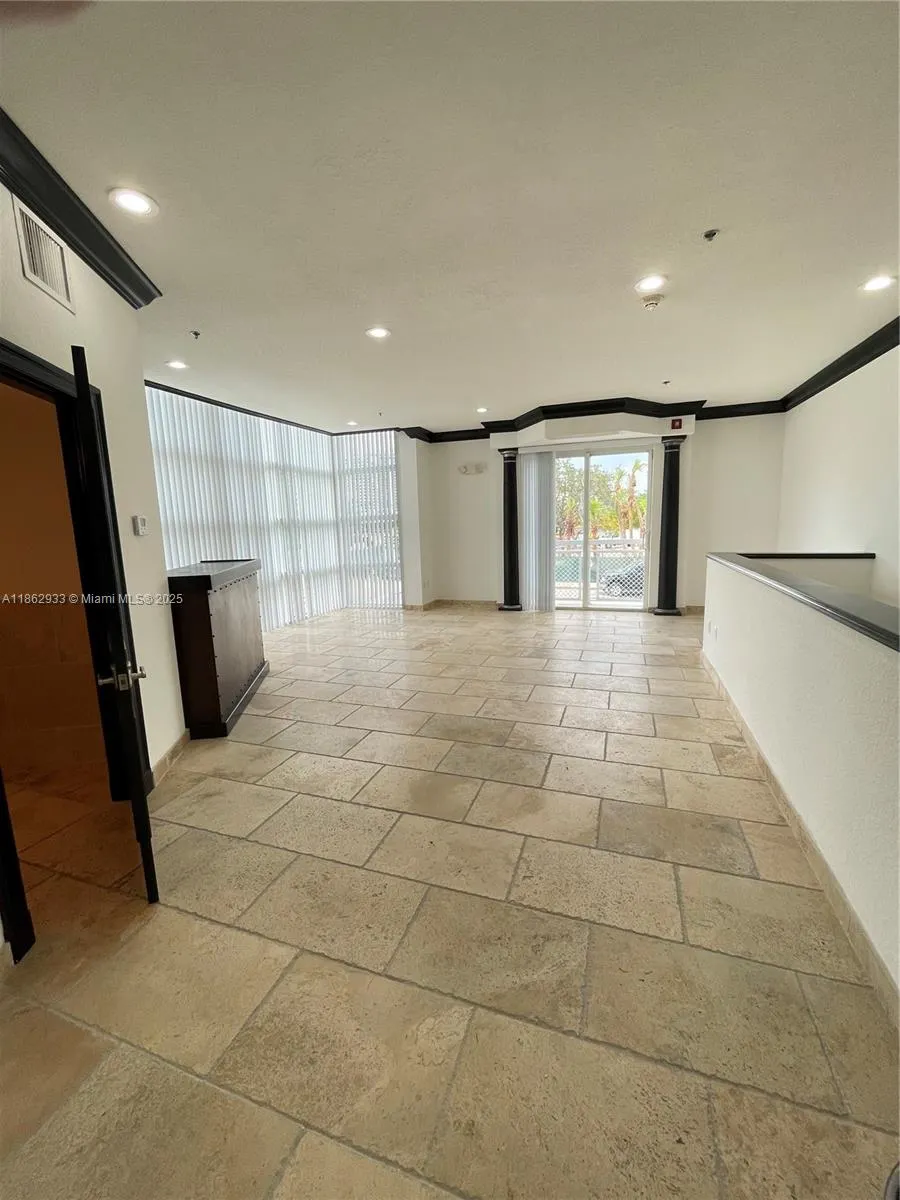 1701 SUNSET HARBOUR DR, #201