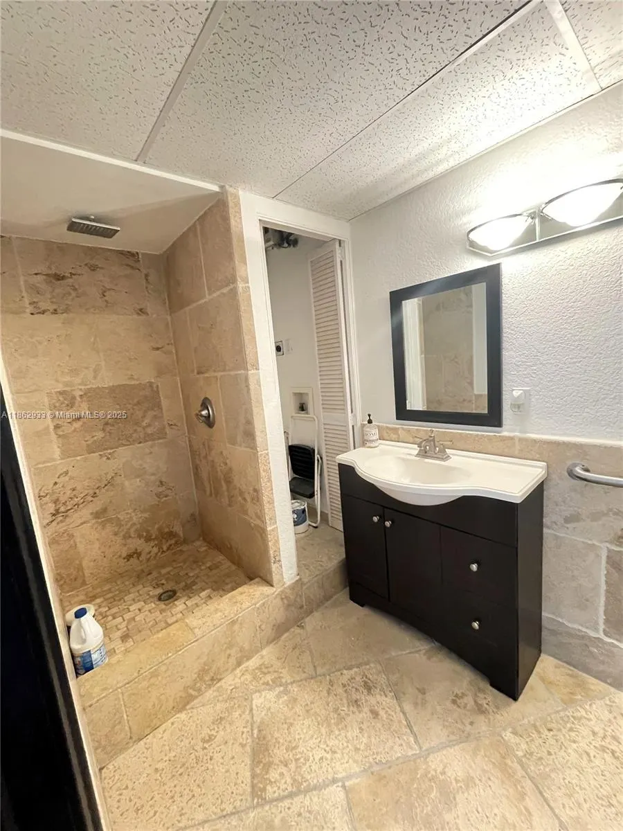 1701 SUNSET HARBOUR DR, #201