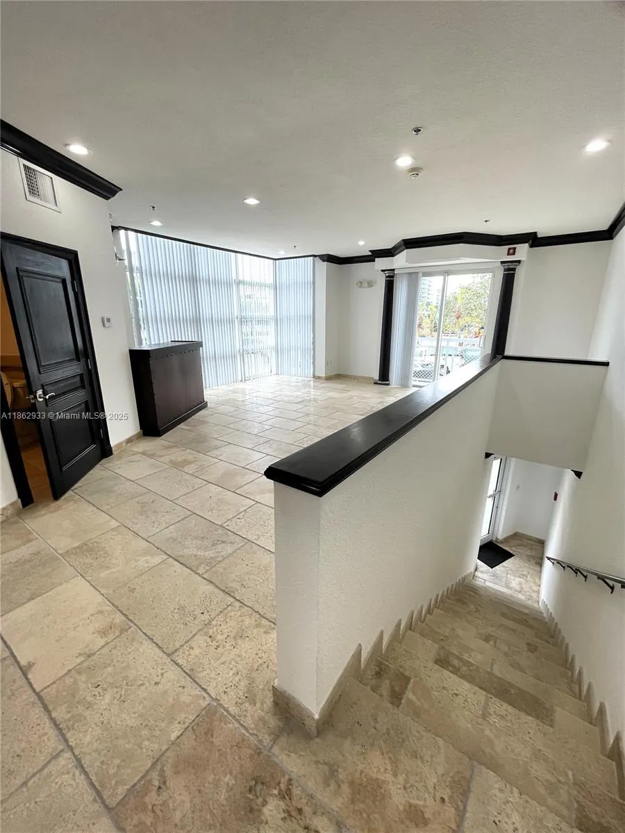 1701 SUNSET HARBOUR DR, #201