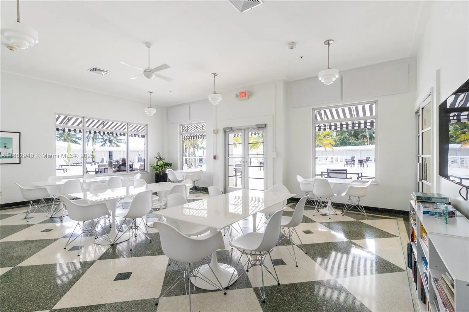4925 Collins Ave, #4H