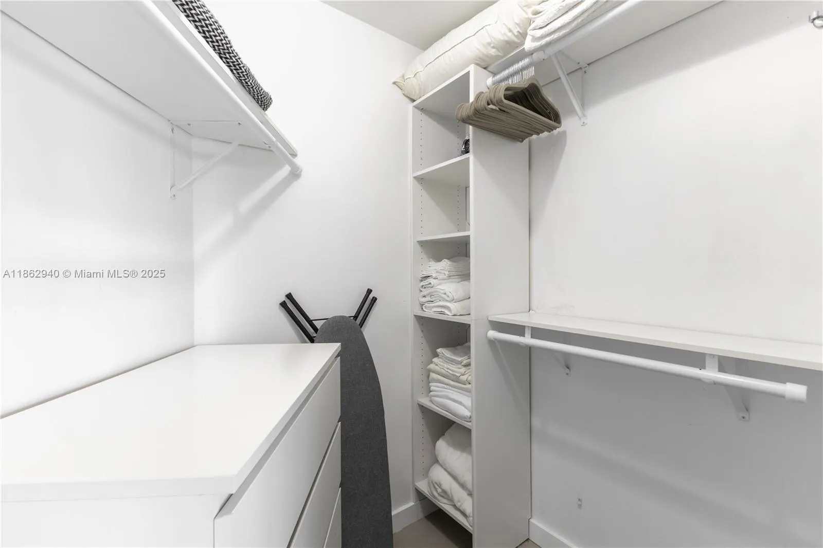 4925 Collins Ave, #4H