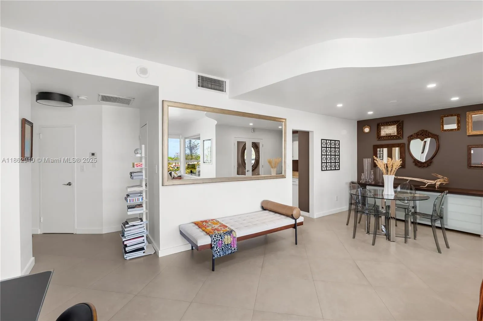 4925 Collins Ave, #4H