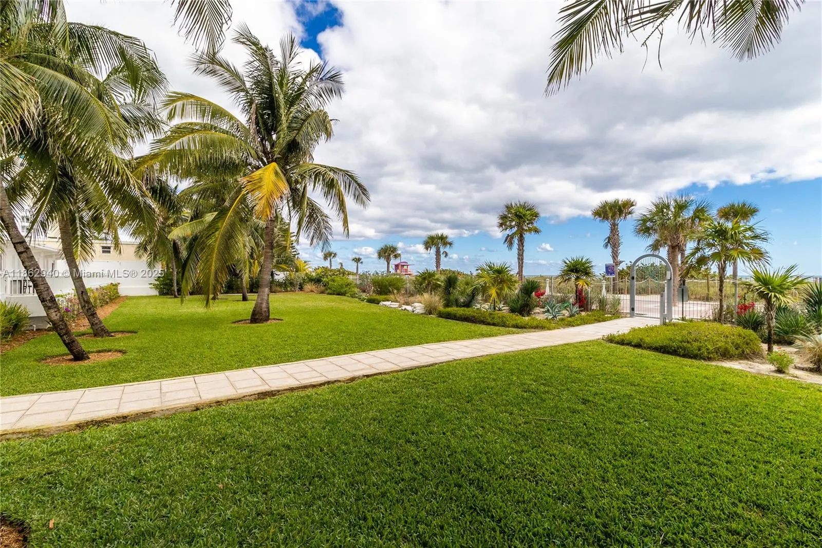 4925 Collins Ave, #4H