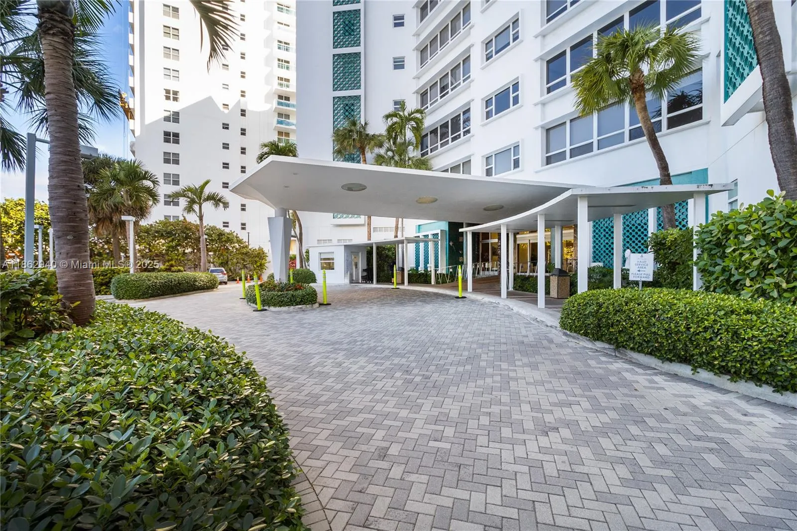 4925 Collins Ave, #4H