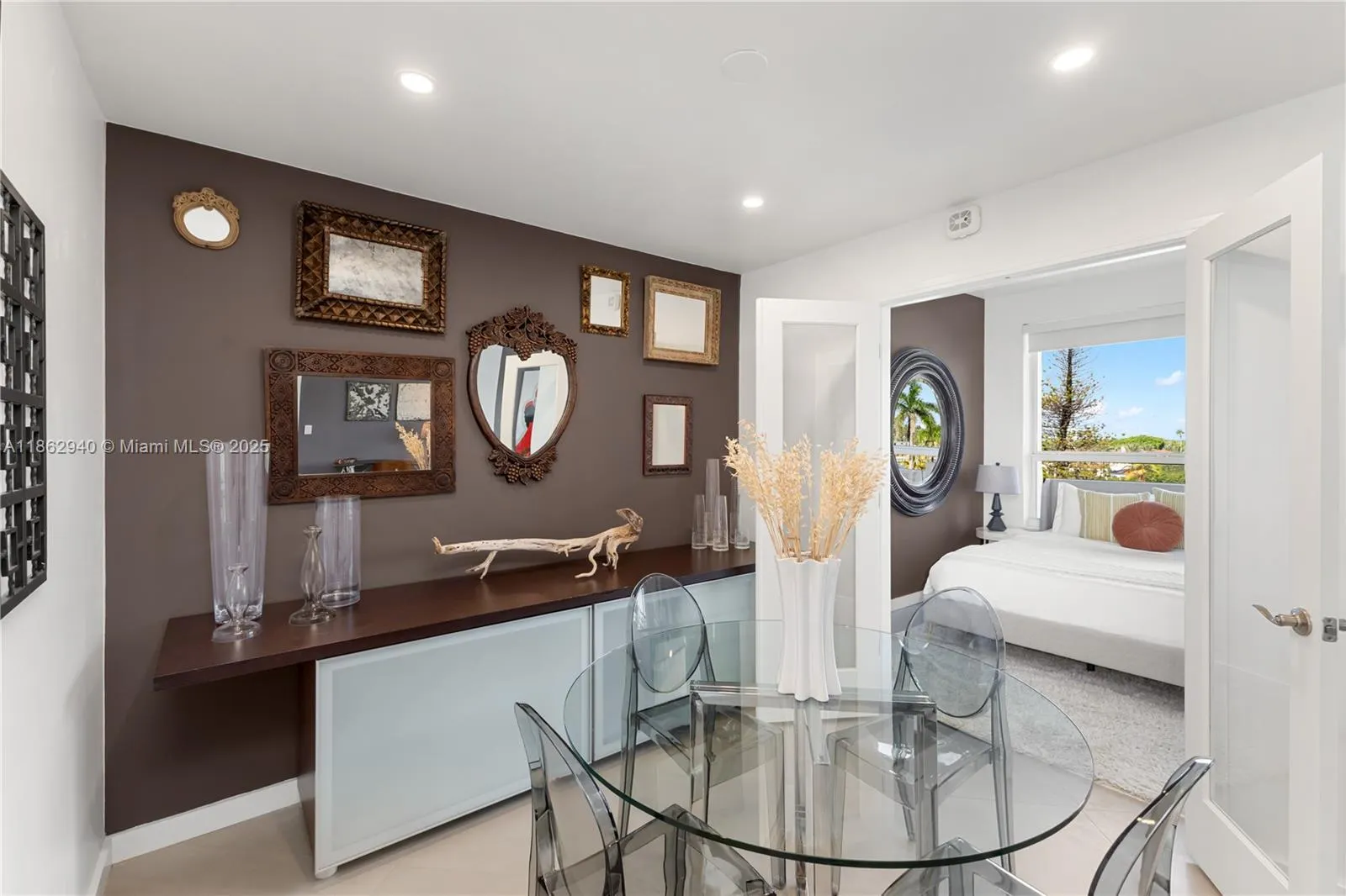 4925 Collins Ave, #4H