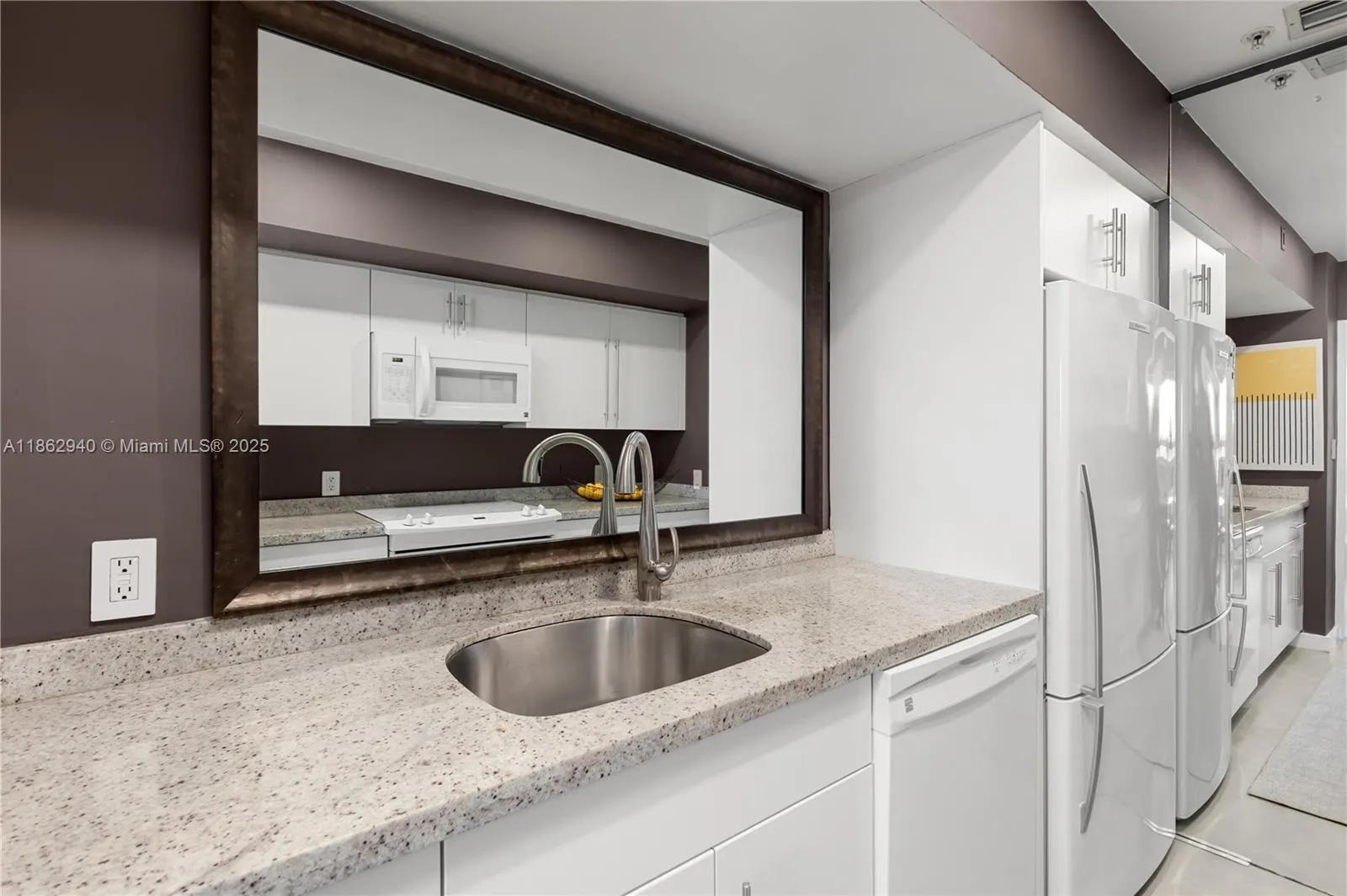 4925 Collins Ave, #4H