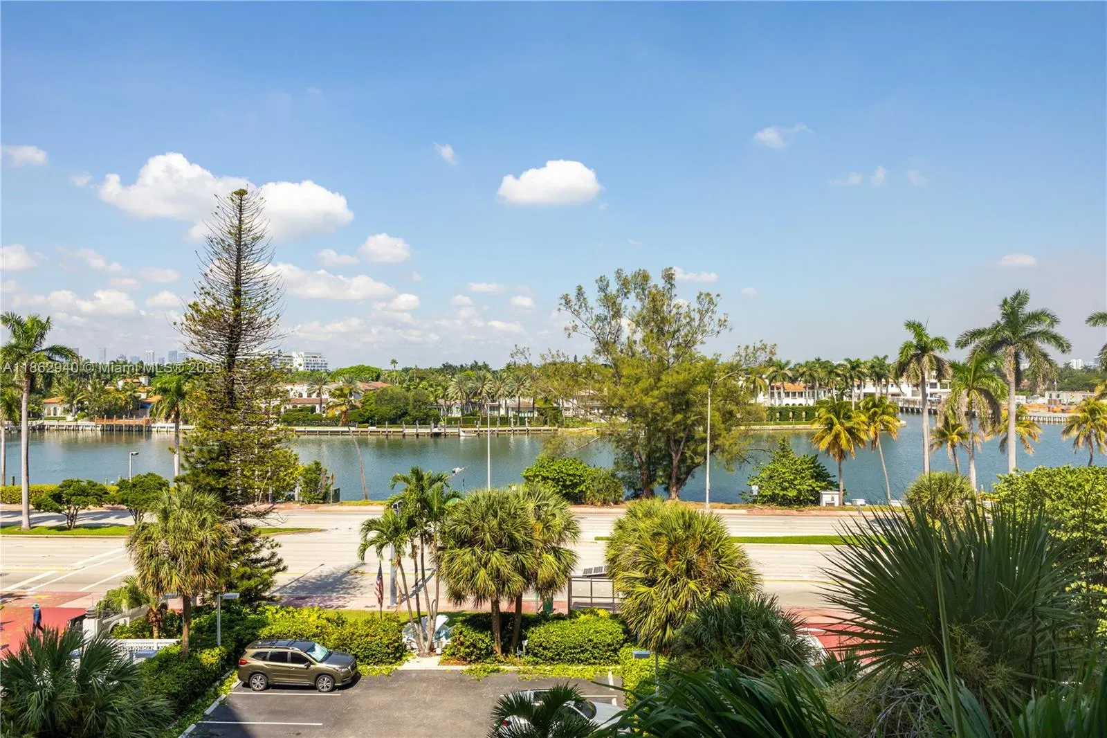 4925 Collins Ave, #4H
