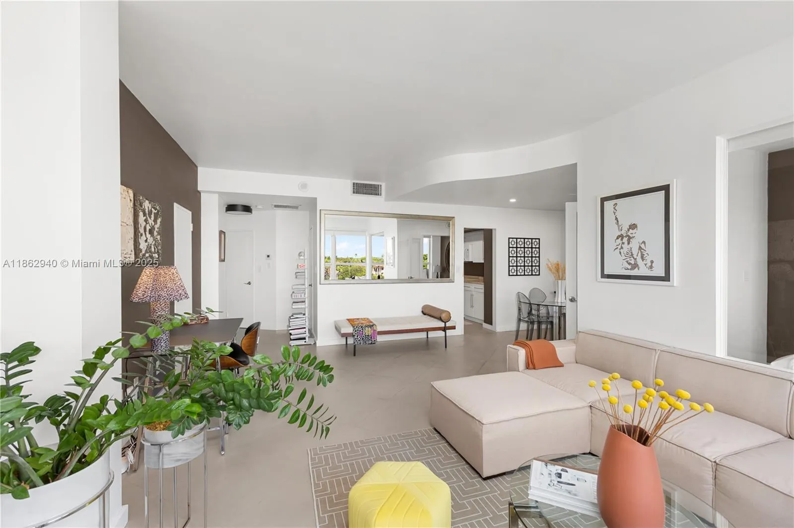 4925 Collins Ave, #4H