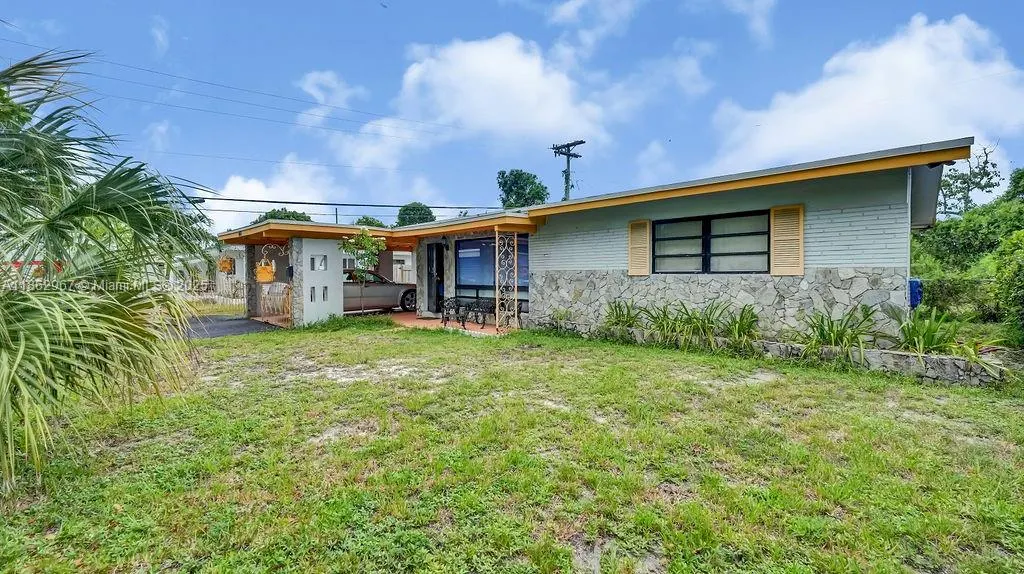 440 SW 29th terr