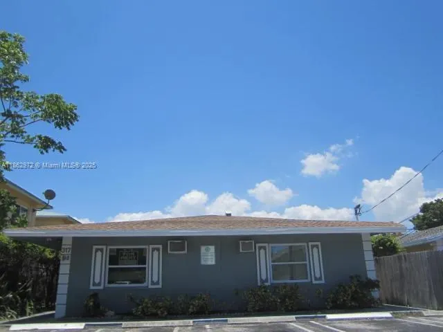 317 SE 10th Ave, #1