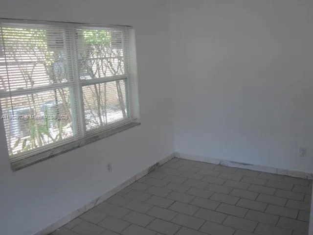 317 SE 10th Ave, #1