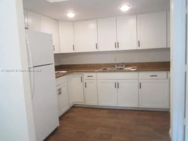 317 SE 10th Ave, #1