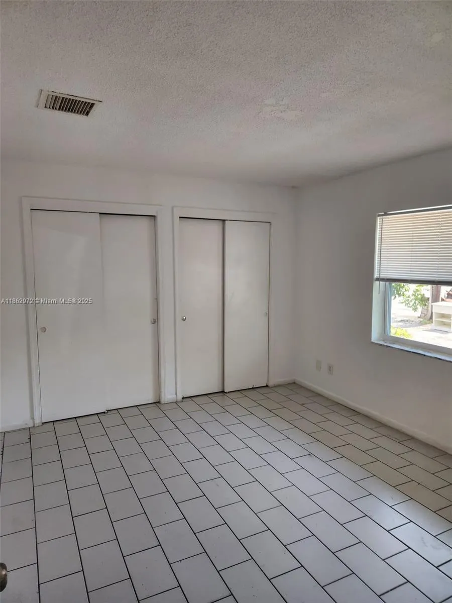 317 SE 10th Ave, #1