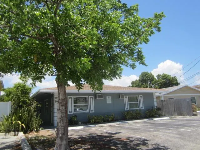 317 SE 10th Ave, #1