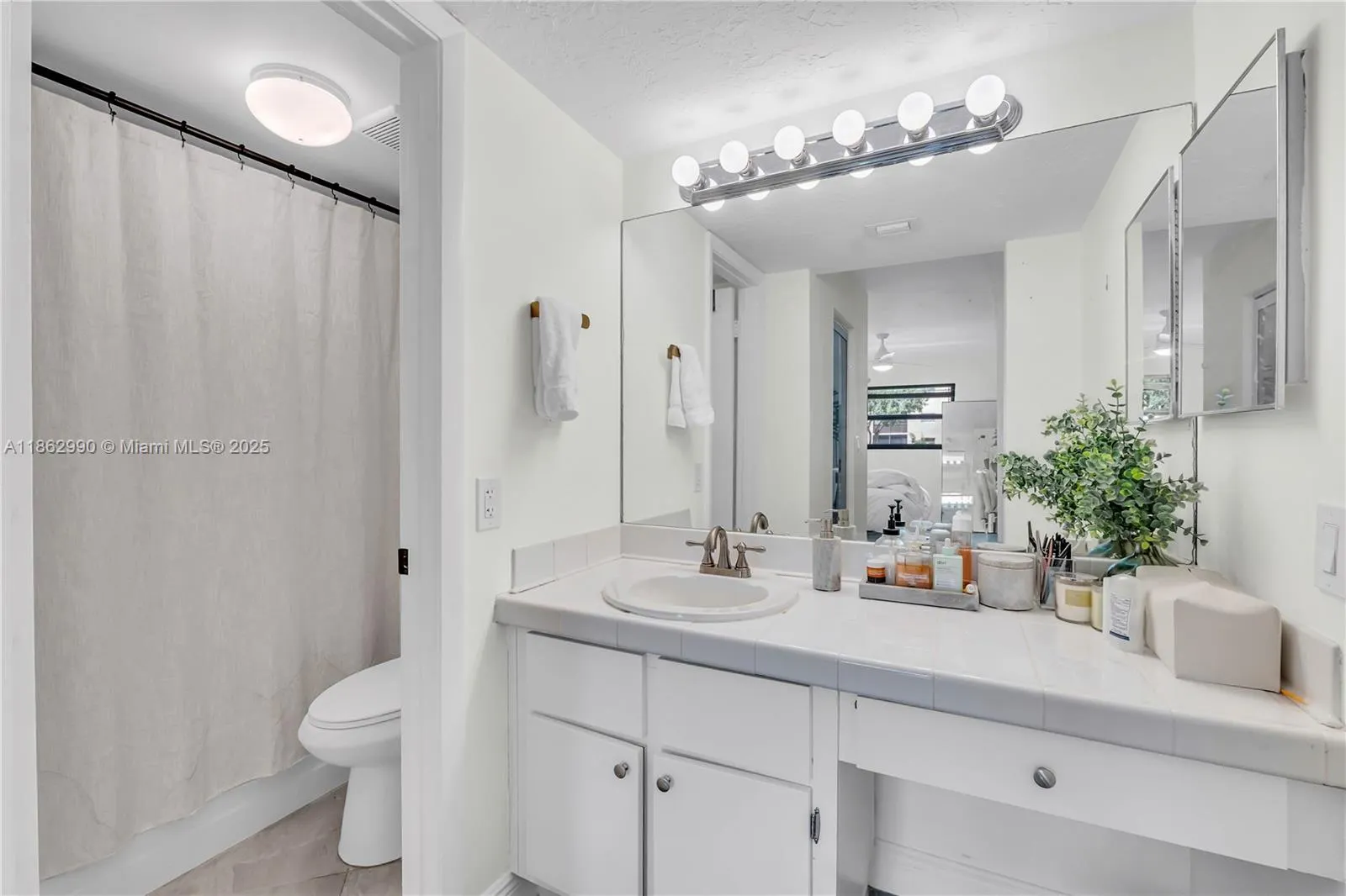 10401 W Broward Blvd, #209