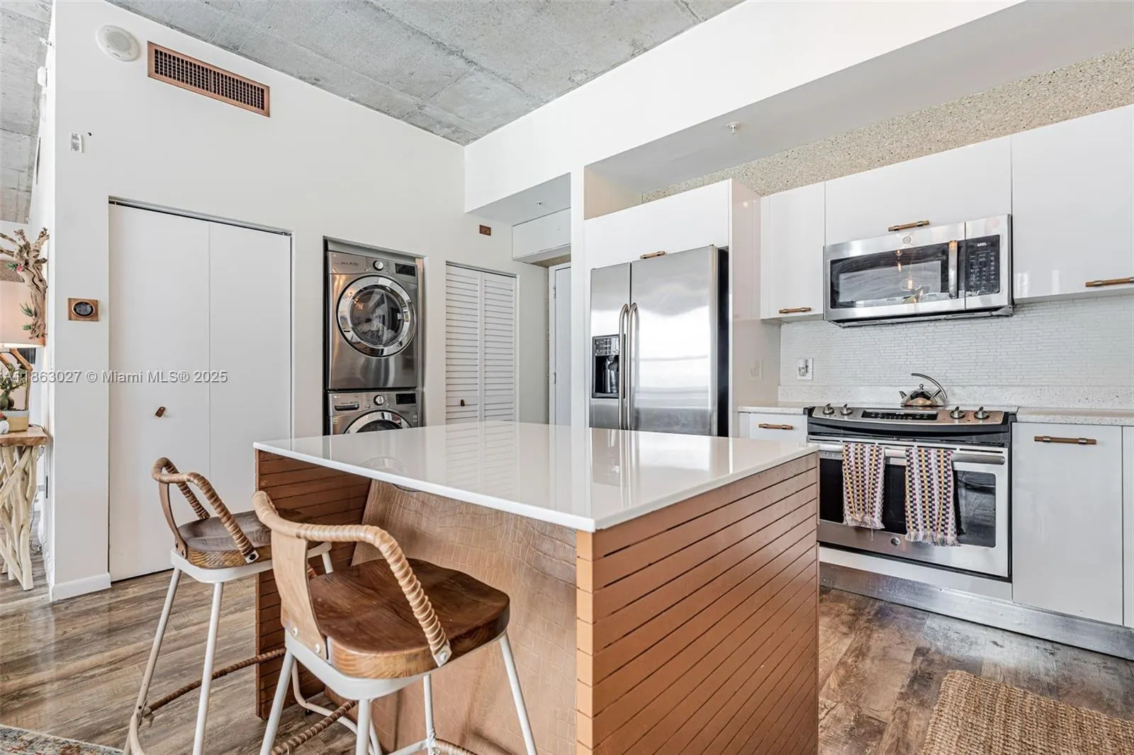 133 NE 2nd Ave, #1208