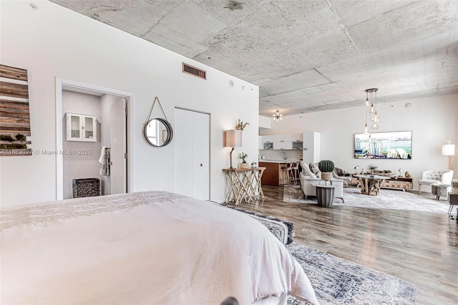 133 NE 2nd Ave, #1208