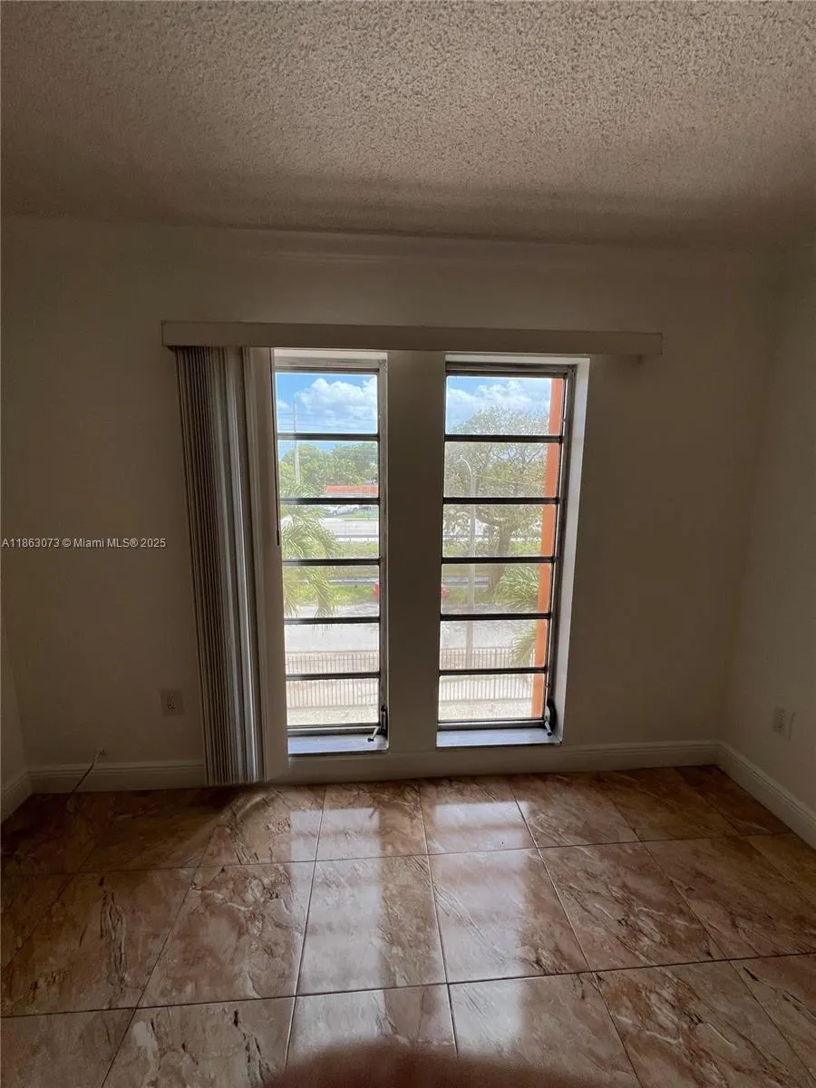 1075 W 68th St, #218