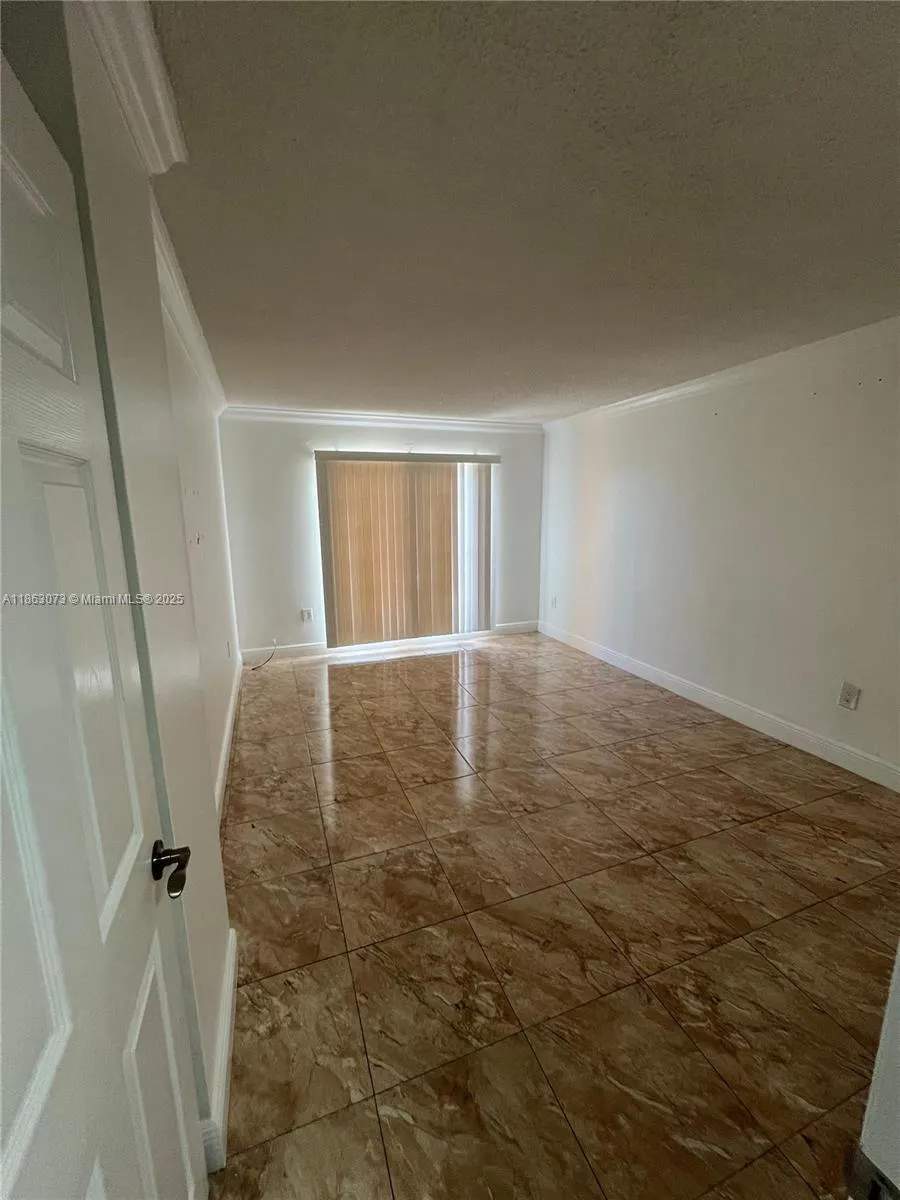 1075 W 68th St, #218