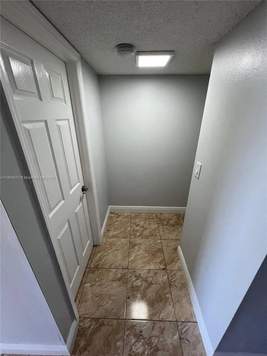 1075 W 68th St, #218