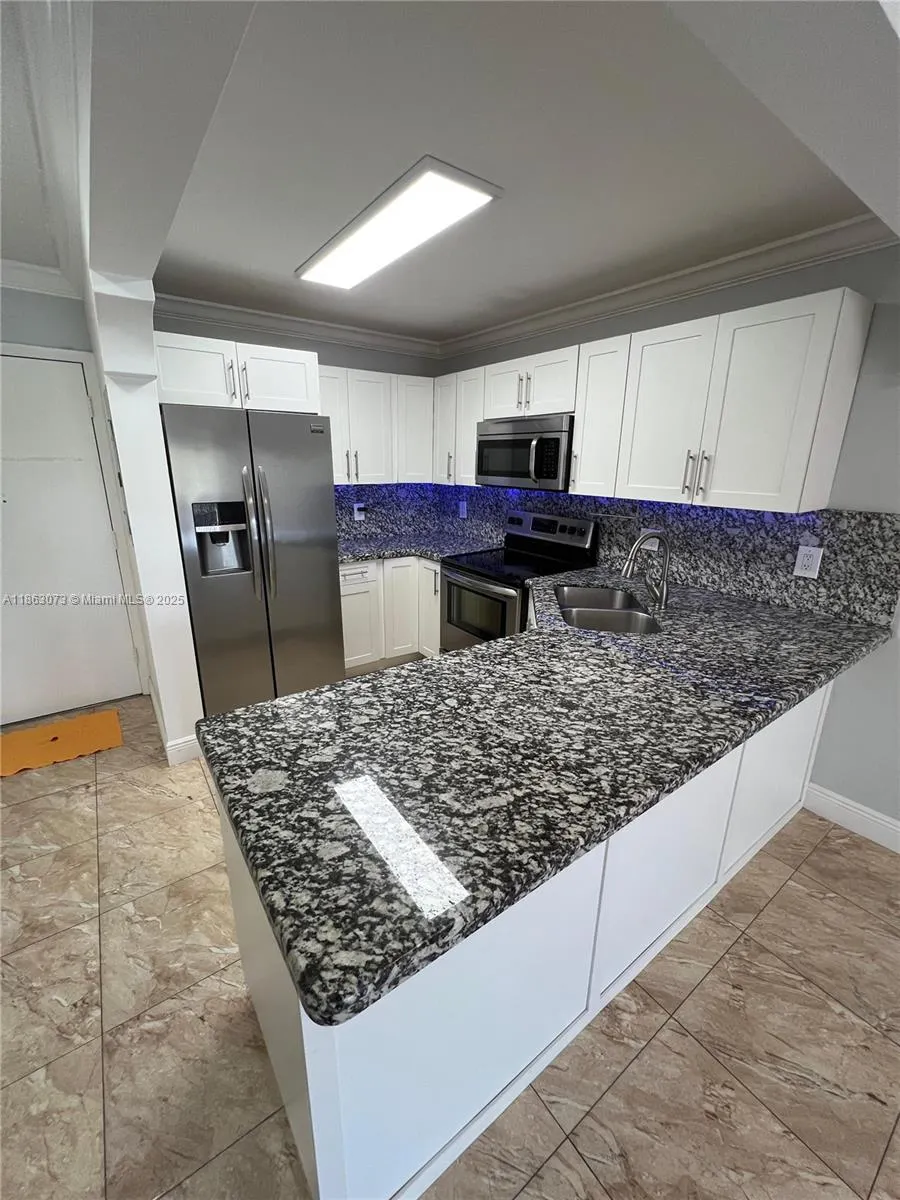 1075 W 68th St, #218