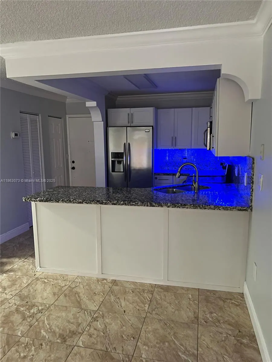 1075 W 68th St, #218