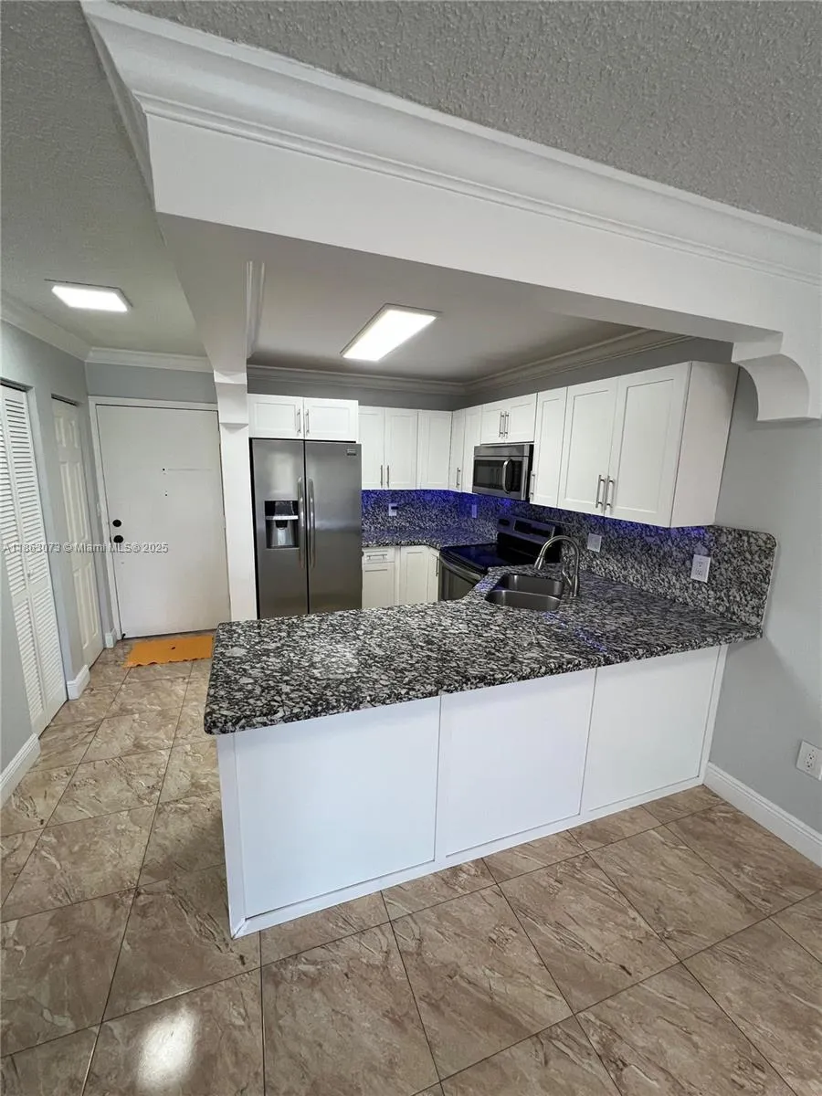 1075 W 68th St, #218