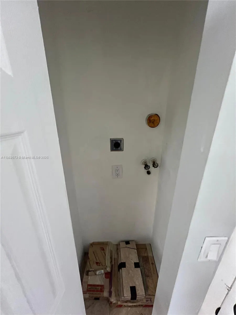1075 W 68th St, #218