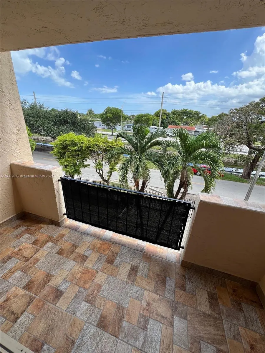 1075 W 68th St, #218