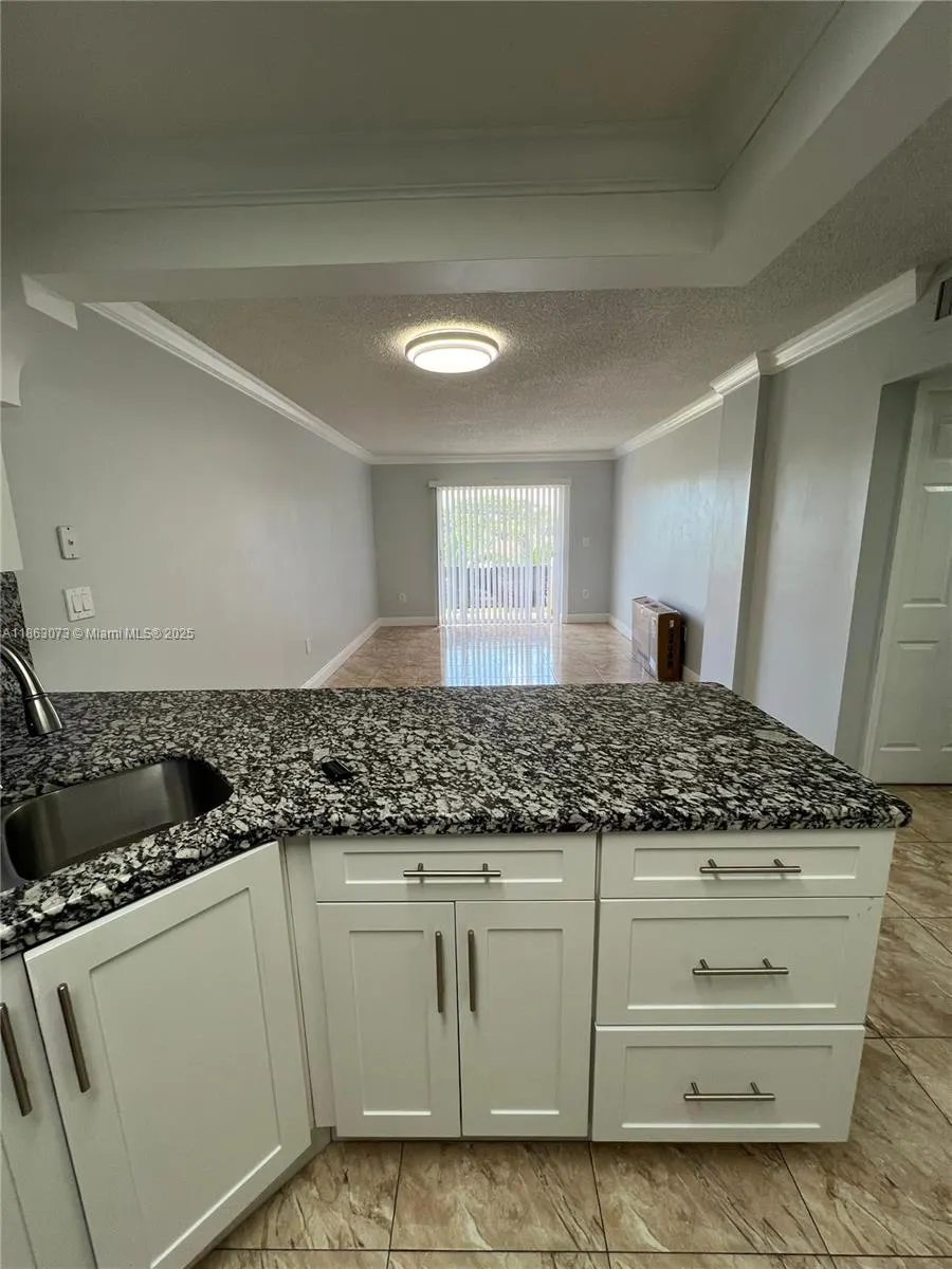 1075 W 68th St, #218